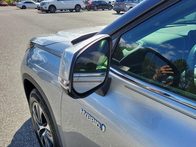 used 2021 Toyota Highlander Hybrid car, priced at $35,894