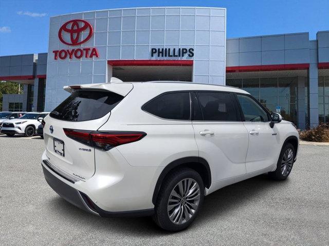 used 2021 Toyota Highlander Hybrid car, priced at $37,998