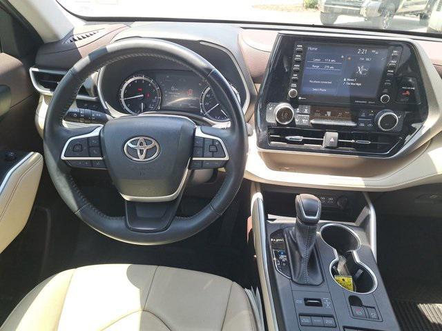 used 2022 Toyota Highlander car, priced at $35,997