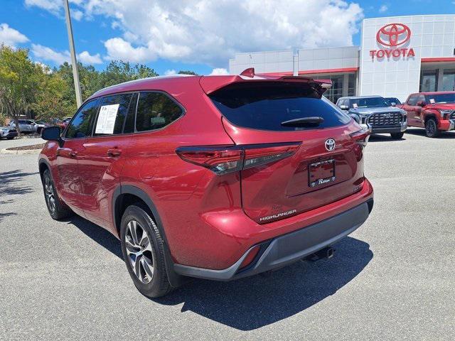 used 2022 Toyota Highlander car, priced at $35,997