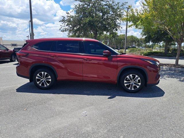 used 2022 Toyota Highlander car, priced at $35,997