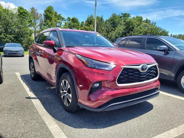 used 2022 Toyota Highlander car, priced at $35,999