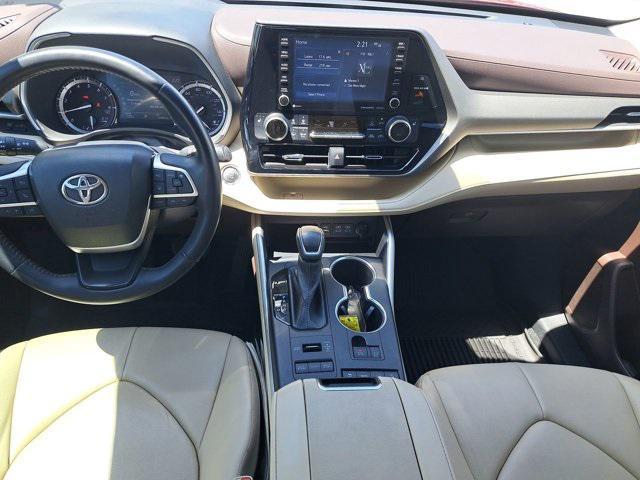 used 2022 Toyota Highlander car, priced at $35,997