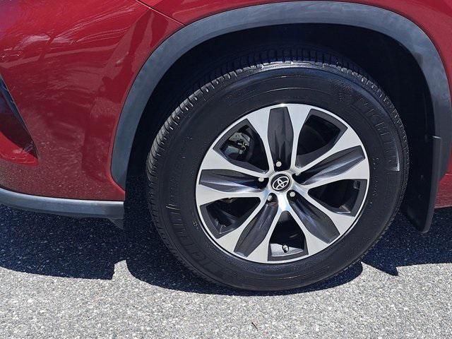 used 2022 Toyota Highlander car, priced at $35,997