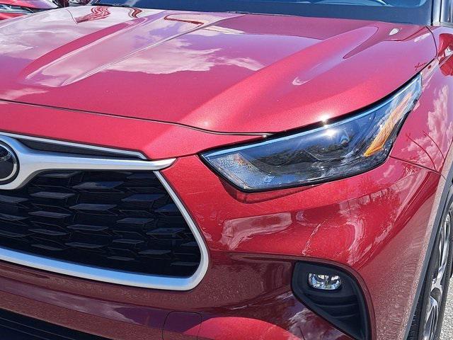 used 2022 Toyota Highlander car, priced at $35,997