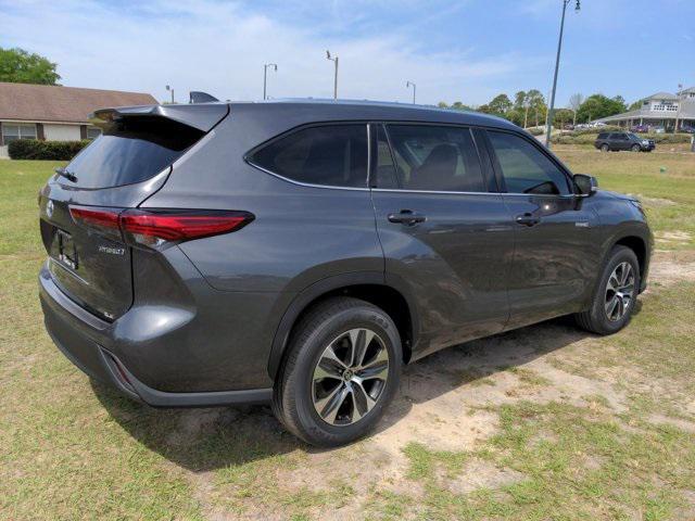 used 2021 Toyota Highlander Hybrid car, priced at $35,996