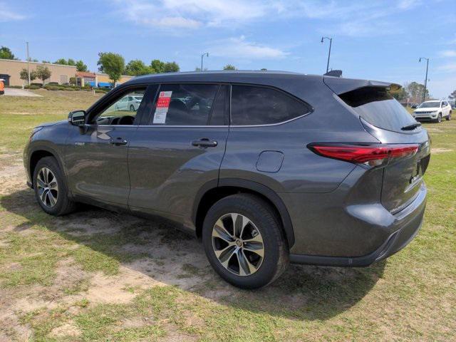 used 2021 Toyota Highlander Hybrid car, priced at $35,996