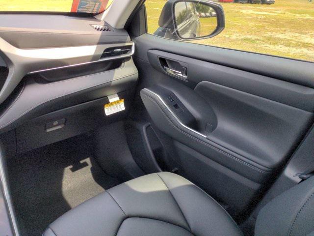 used 2021 Toyota Highlander Hybrid car, priced at $35,996