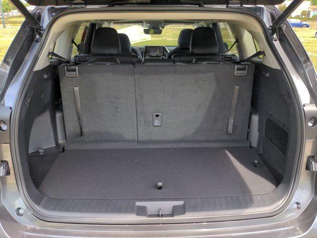 used 2021 Toyota Highlander Hybrid car, priced at $35,996