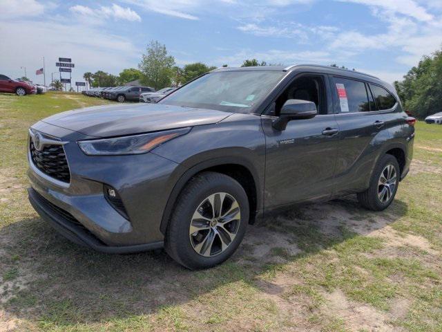 used 2021 Toyota Highlander Hybrid car, priced at $35,996