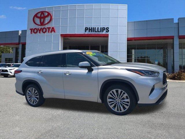 used 2021 Toyota Highlander car, priced at $41,996
