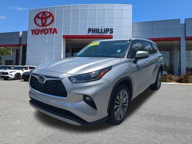 used 2021 Toyota Highlander car, priced at $41,996