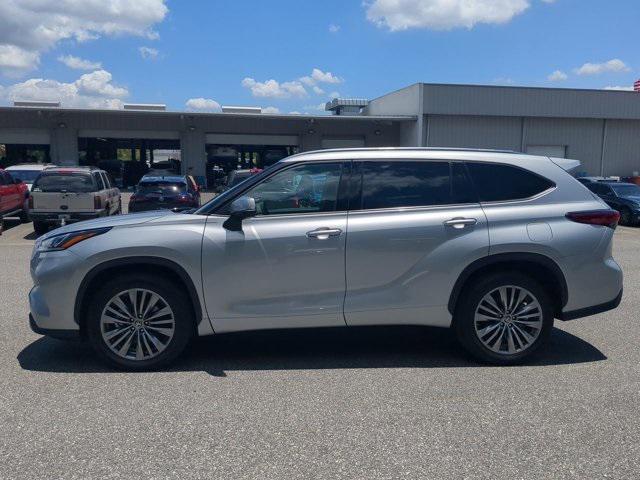 used 2021 Toyota Highlander car, priced at $41,999