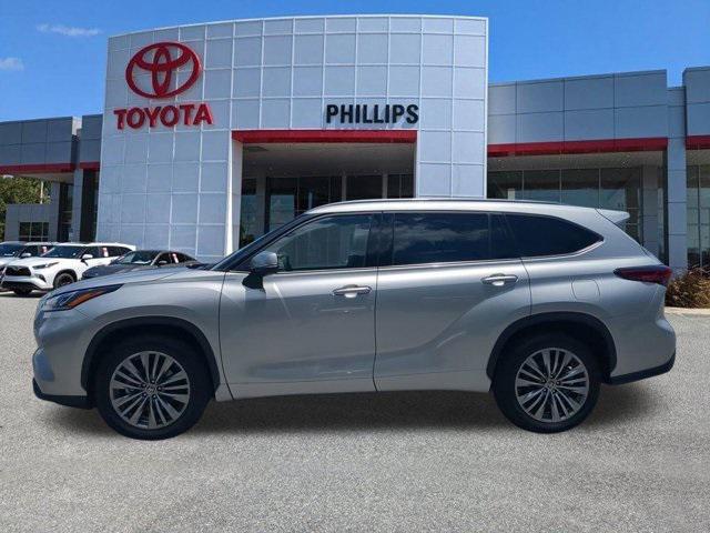 used 2021 Toyota Highlander car, priced at $41,996