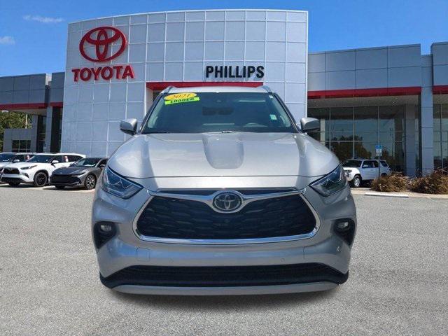 used 2021 Toyota Highlander car, priced at $41,996