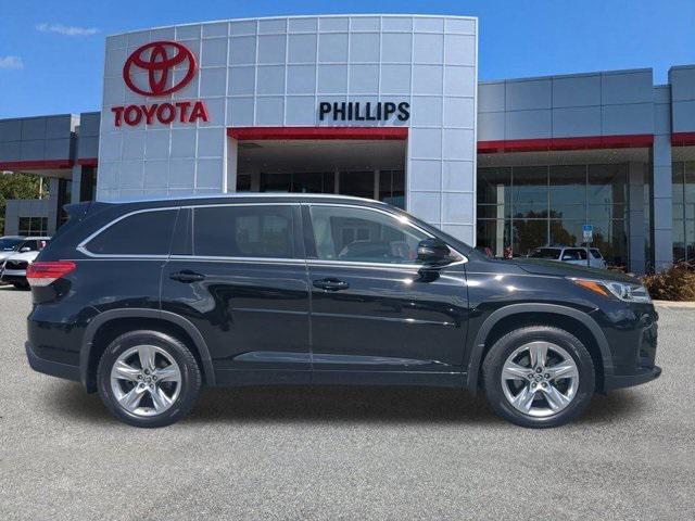 used 2017 Toyota Highlander car, priced at $22,999