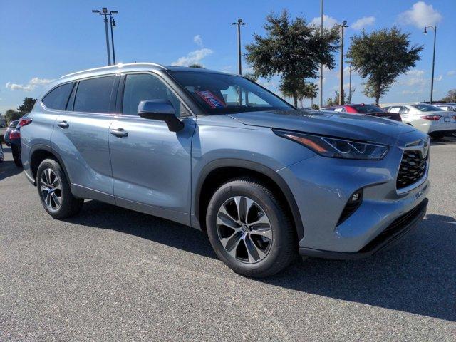 used 2022 Toyota Highlander car, priced at $35,999