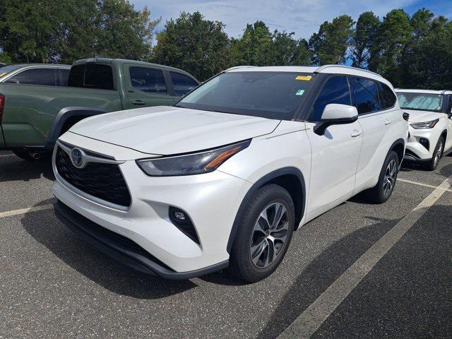 used 2022 Toyota Highlander Hybrid car, priced at $34,998