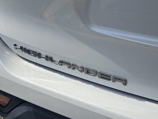used 2022 Toyota Highlander Hybrid car, priced at $34,998