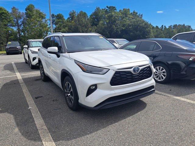 used 2022 Toyota Highlander Hybrid car, priced at $34,998
