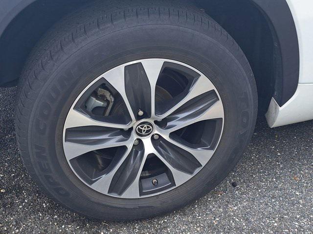 used 2022 Toyota Highlander Hybrid car, priced at $34,998