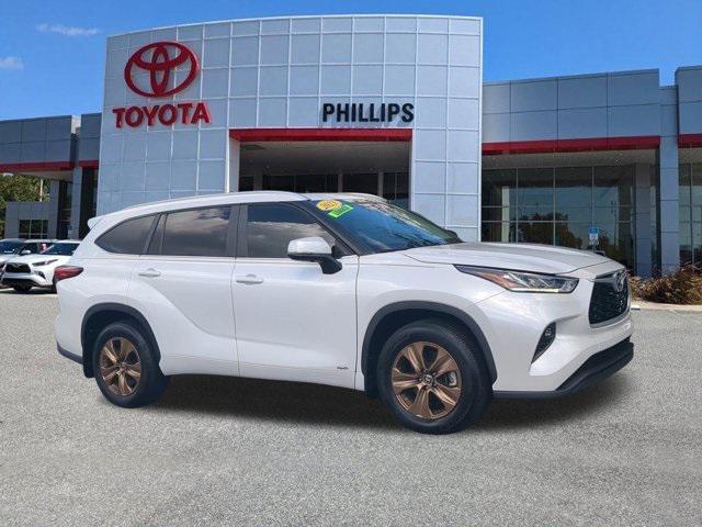 used 2023 Toyota Highlander Hybrid car, priced at $43,998