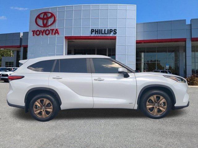 used 2023 Toyota Highlander Hybrid car, priced at $43,995