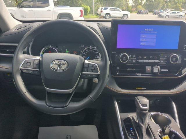 used 2023 Toyota Highlander Hybrid car, priced at $43,995