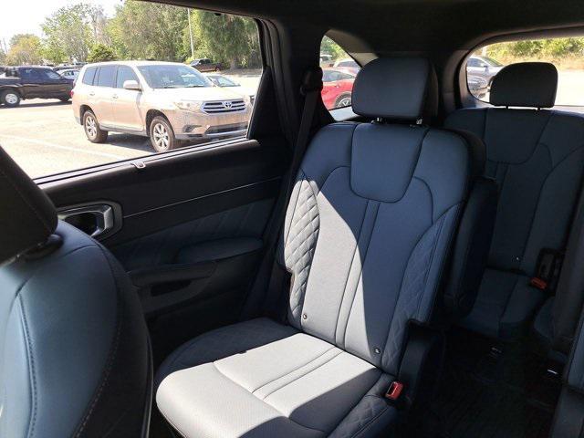 used 2025 Kia Sorento Hybrid car, priced at $37,854