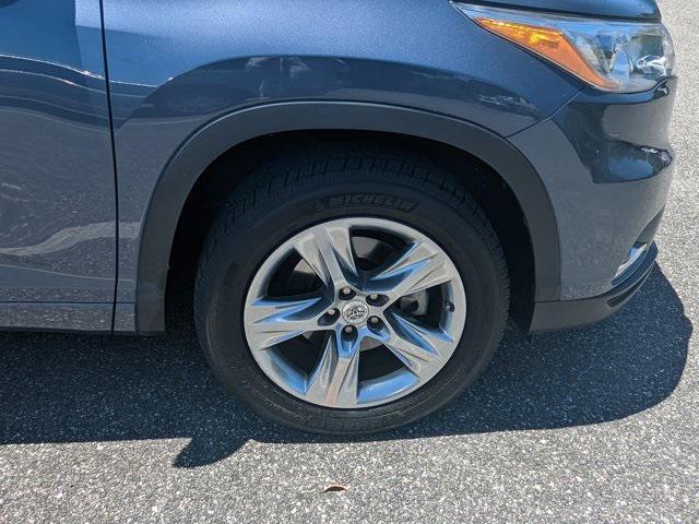 used 2014 Toyota Highlander car, priced at $19,497
