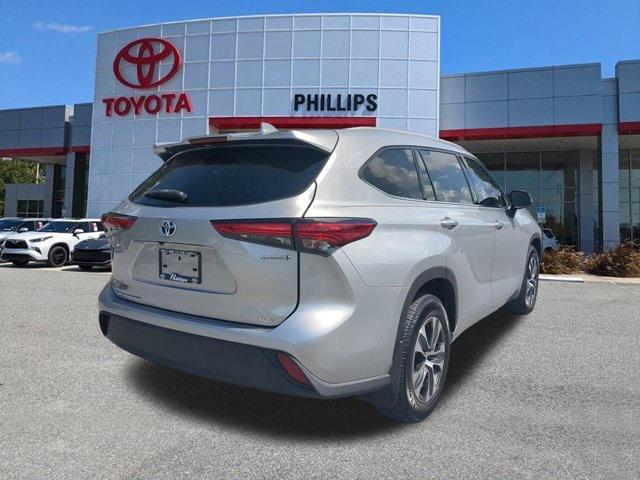 used 2022 Toyota Highlander Hybrid car, priced at $39,999