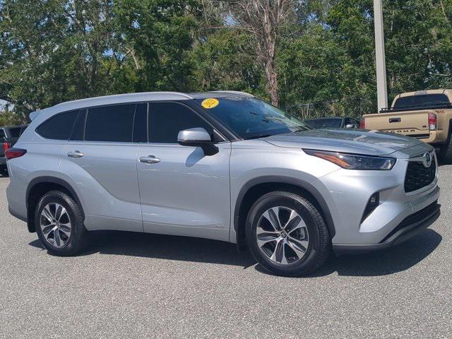 used 2022 Toyota Highlander Hybrid car, priced at $39,999
