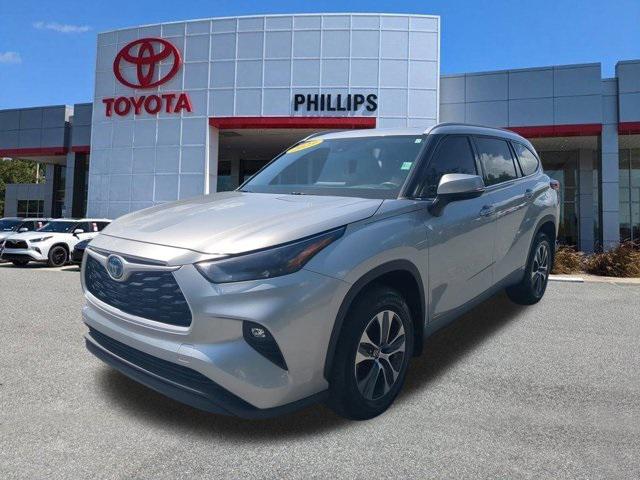 used 2022 Toyota Highlander Hybrid car, priced at $39,999