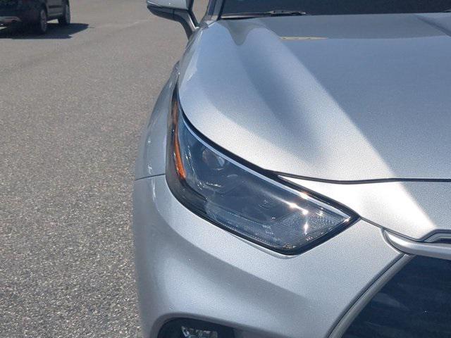 used 2022 Toyota Highlander Hybrid car, priced at $39,999