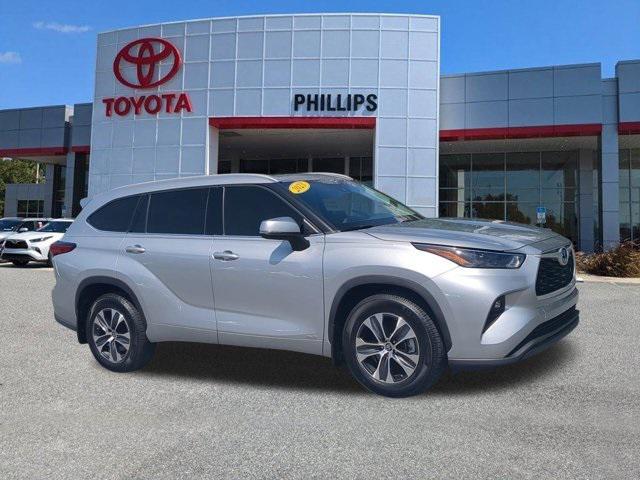 used 2022 Toyota Highlander Hybrid car, priced at $39,999