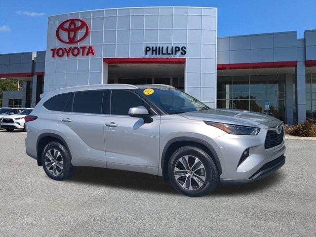 used 2022 Toyota Highlander Hybrid car, priced at $39,999
