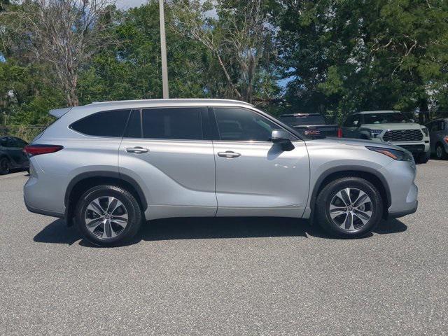 used 2022 Toyota Highlander Hybrid car, priced at $39,999