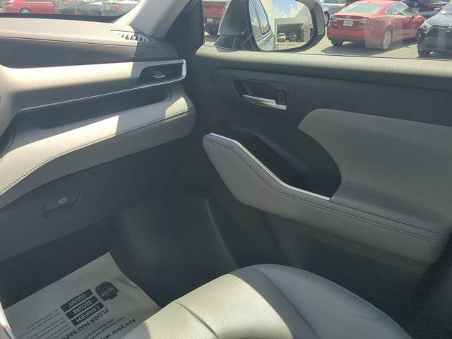 used 2022 Toyota Highlander Hybrid car, priced at $39,999