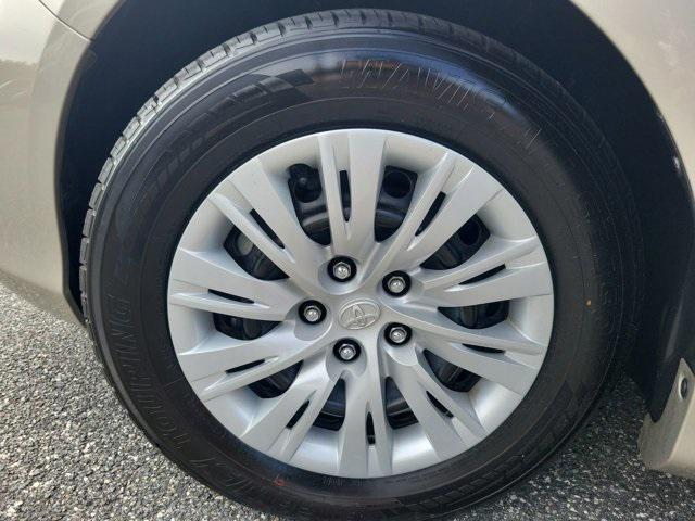 used 2014 Toyota Camry Hybrid car, priced at $9,997