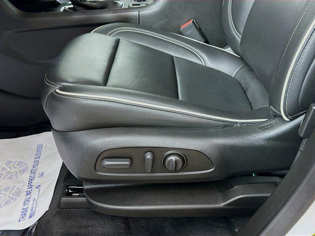 used 2023 Chevrolet Traverse car, priced at $32,548