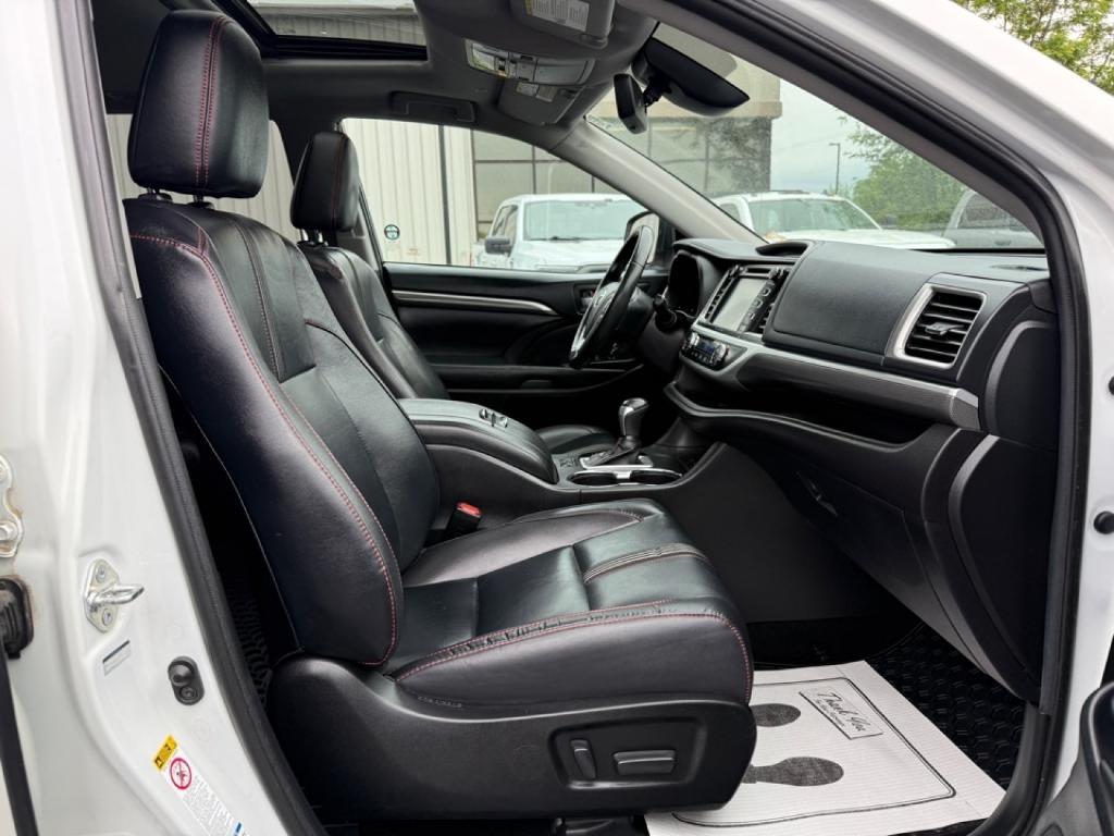 used 2019 Toyota Highlander car, priced at $25,780