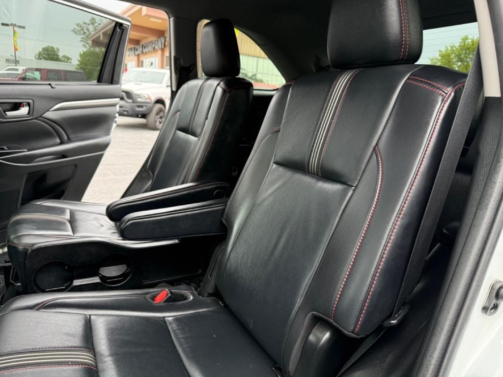 used 2019 Toyota Highlander car, priced at $25,780