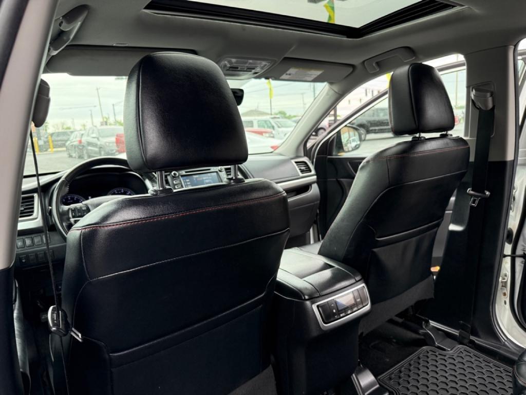 used 2019 Toyota Highlander car, priced at $25,780
