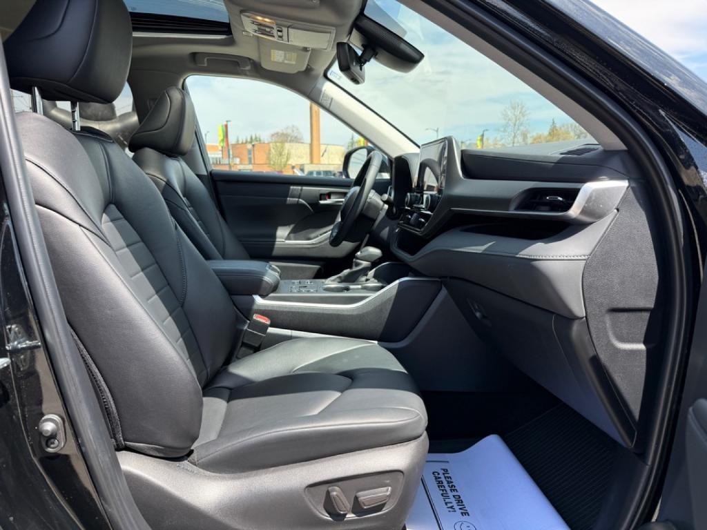 used 2024 Toyota Highlander car, priced at $43,995