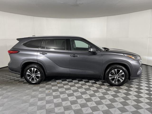 used 2021 Toyota Highlander car, priced at $36,929