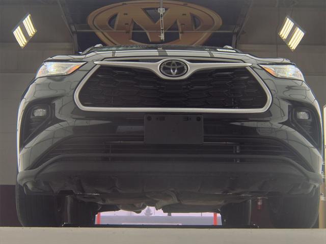 used 2022 Toyota Highlander car, priced at $38,994