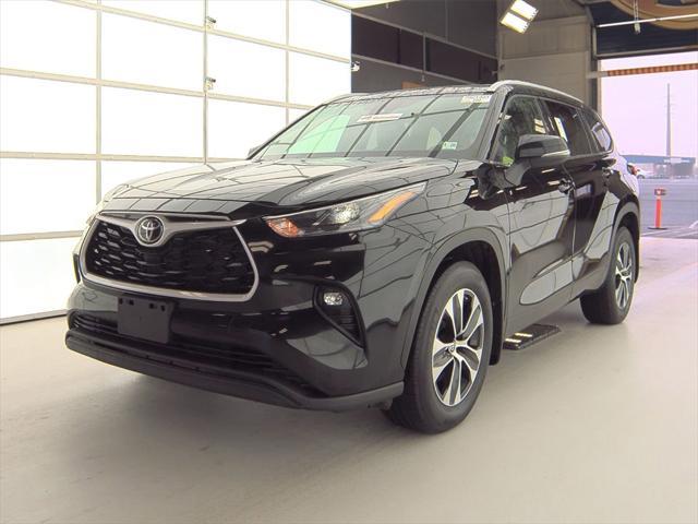 used 2022 Toyota Highlander car, priced at $38,994