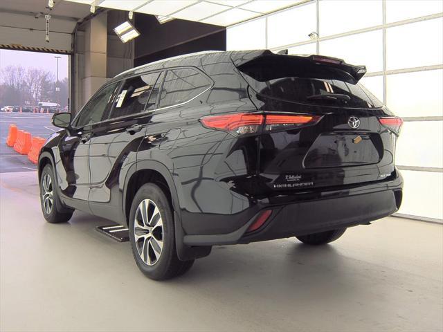 used 2022 Toyota Highlander car, priced at $38,994