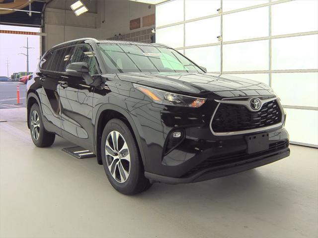 used 2022 Toyota Highlander car, priced at $38,994