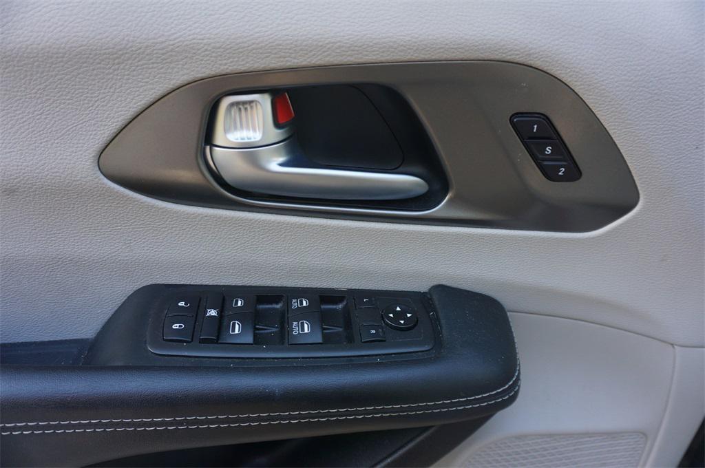used 2021 Chrysler Pacifica car, priced at $21,000
